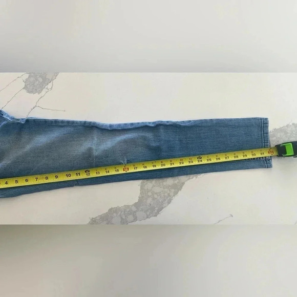 INC Women's Denim Regular Fit Skinny Leg Y2K Faded Distressed Light Wash Jeans 4 - Picture 6 of 9